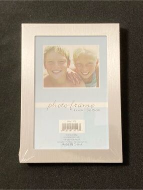 ⭐️ Vintage Metal Silver 4” x 6” Easel Back Picture Frame